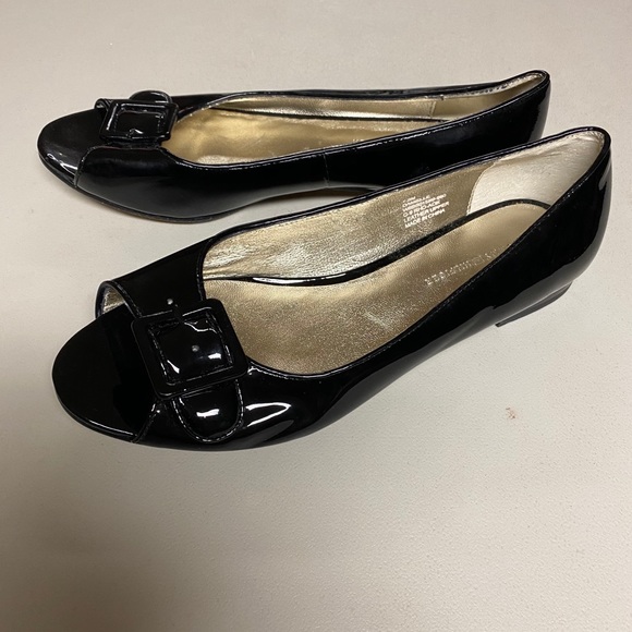 Tommy Hilfiger Open Toe Flats - Picture 2 of 3